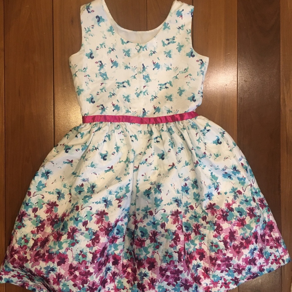 Summer dress with flowers - Picture 4 of 8